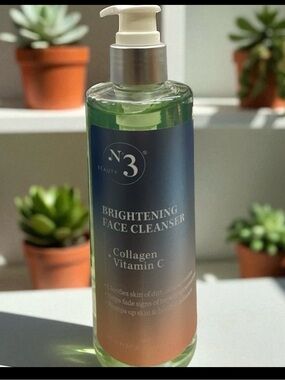 No. 3 Brightening Face Cleanser - Green/Cream